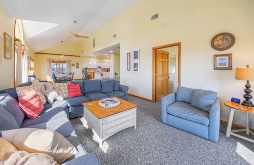 Frisco Casa | SUMMER SAVINGS - Oceanside Handicap Friendly w/ Hot Tub, Elevator, Beach Nearby
