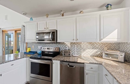 Waves Casa | SUMMER SAVINGS- Oceanview Home w/ Saltwater Pool, Hot Tub, Game Room, Basketball