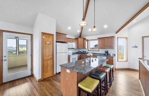 Waves Casa | SUMMER SAVINGS- Oceanview Dog Friendly w/ Saltwater Pool, Hot Tub, and Game Room