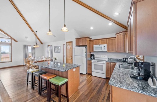 Waves Casa | SUMMER SAVINGS- Oceanview Dog Friendly w/ Saltwater Pool, Hot Tub, and Game Room