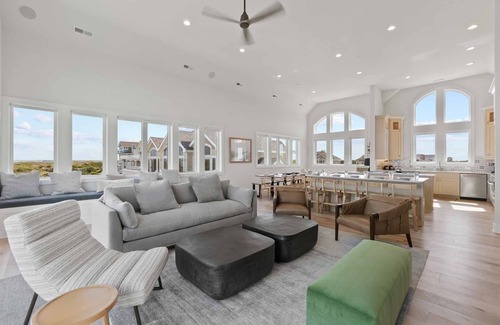Ocean Isle Estates Casa | Servicios exuberantes frente al mar: elevador, piscina, 2 jacuzzis, sala de juegos, electrodomésticos dobles