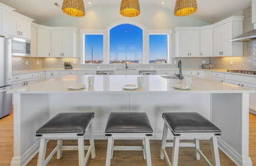 Hatteras Casa | ¡Nuevo 2020- Estilo de lujo frente al mar! Piscina, jacuzzi, teatro y sala de juegos, se admiten perros