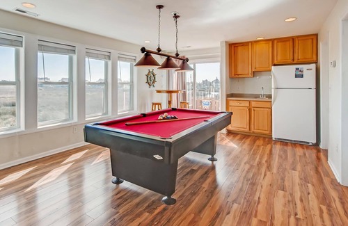 Rodanthe Casa | Perros bienvenidos! Semi-Oceanfront, Rodanthe w / Pool, jacuzzi, sala de juegos y sala multimedia