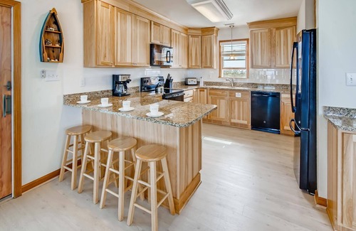 Waves Casa | SUMMER SAVINGS - Semi-Oceanfront Dog Friendly w/ Pool, Hot Tub, Game Rm, Theater