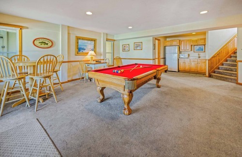 Ocean Isle Estates Casa | Retiro semi-frente al mar para perros, piscina, jacuzzi, sala de juegos, paseo marítimo a la playa