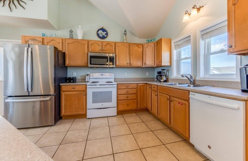 Wind Over Waves Casa | SUMMER SAVINGS-Sound Views, Dog Friendly w/ Private Pool, Hot Tub, & Boat Access