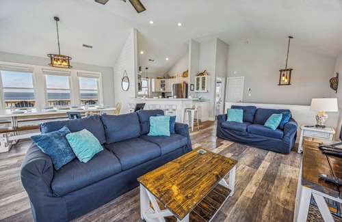 Frisco Casa | Familia y perro amigable! Soundfront, Frisco w / Game Rm, Jacuzzi, Walkway to Sound