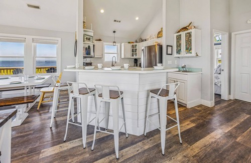 Frisco Casa | Familia y perro amigable! Soundfront, Frisco w / Game Rm, Jacuzzi, Walkway to Sound