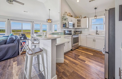 Frisco Casa | Familia y perro amigable! Soundfront, Frisco w / Game Rm, Jacuzzi, Walkway to Sound
