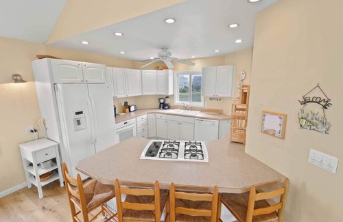 Frisco Casa | SUMMER SAVINGS - Soundfront Dog Friendly w/ Hot Tub, EV Charger, Sound Access