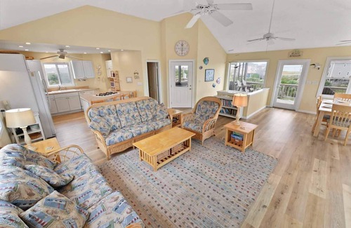 Frisco Casa | SUMMER SAVINGS - Soundfront Dog Friendly w/ Hot Tub, EV Charger, Sound Access