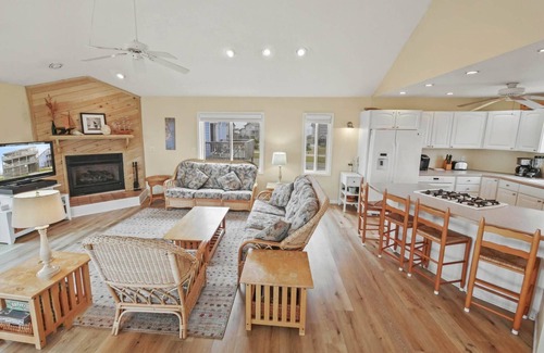 Frisco Casa | SUMMER SAVINGS - Soundfront Dog Friendly w/ Hot Tub, EV Charger, Sound Access