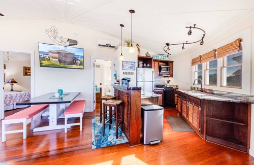 Brigands' Bay Casa | SUMMER SAVINGS - Soundfront Dog Friendly Hut w/ Hot Tub, Private Sound Access