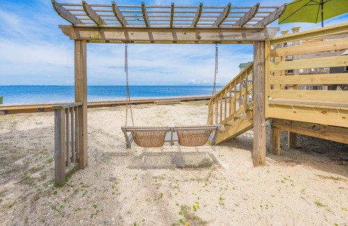 Brigands' Bay Casa | SUMMER SAVINGS - Soundfront Dog Friendly Hut w/ Hot Tub, Private Sound Access