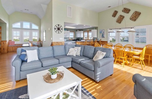 Wind Over Waves Casa | Nonstop Soundfront Fun-Elevator, piscina, hot tubs, GameRm, Cmty BoatRamp, paseo mar��timo