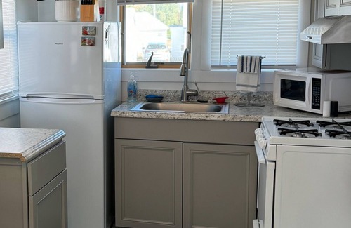 Wells Cabaña | Summer Sea Cottage near beaches and restaurants