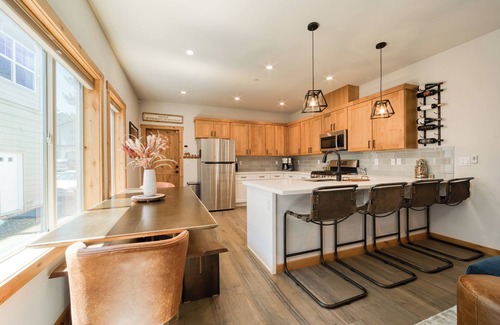 Truckee Casa | Summer & Ski Lease - Porchlight Retreat by Tahoe Getaways, 3BR Dog Friendly in Truckee