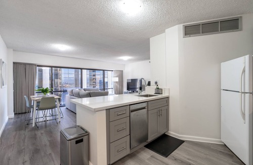 Downtown Honolulu Condominio | 😎 Summer Special - Downtown Honolulu Skyview - 1Bed+Den- Free Parking 🏄‍♂️
