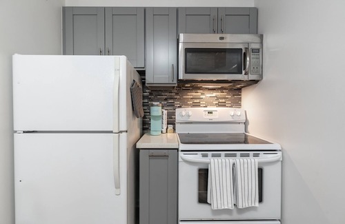 Downtown Honolulu Condominio | 😎 Summer Special - Downtown Honolulu Skyview - 1Bed+Den- Free Parking 🏄‍♂️