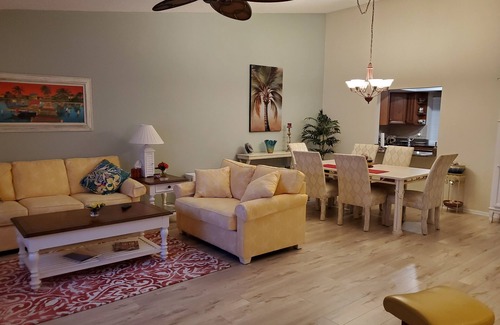Sarasota Condominio | SUMMER SPECIAL LOWER PRICE. 10% MO DISC.! Beautiful Condo 10 Mins to Siesta Key