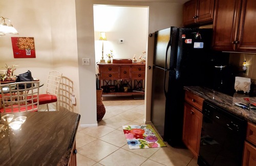 Sarasota Condominio | SUMMER SPECIAL LOWER PRICE. 10% MO DISC.! Beautiful Condo 10 Mins to Siesta Key