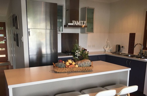 Somerset Dam Casa | 'Summer Villa' at Somerset Dam