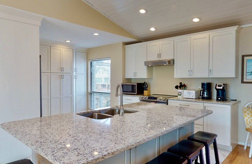 South Beach Casa | Summer Wind - Oceanfront Home, Large Deck, BHI Club w/Golf, Private Beach Access, 3 Suites, Dogs OK