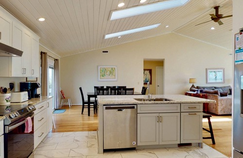 South Beach Casa | Summer Wind - Oceanfront Home, Large Deck, BHI Club w/Golf, Private Beach Access, 3 Suites, Dogs OK