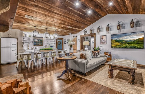 Wears Valley Cabina | Summer Wind: Pet Friendly, Free Attraction Tickets, Hot Tub
