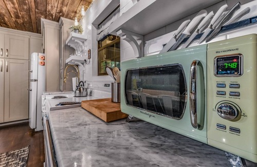 Wears Valley Cabina | Summer Wind: Pet Friendly, Free Attraction Tickets, Hot Tub