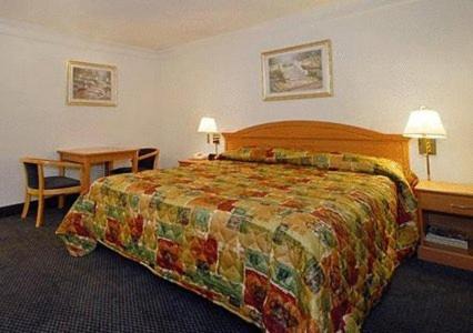Raisin Hotel | Summerfield Inn Fresno Yosemite