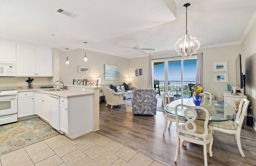 Mexico Beach Condominio | SUMMERHOUSE 302 OFFERS AMAZING GULF VIEWS, COMMUNITY POOL, HOT TUB!