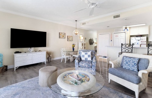 Mexico Beach Condominio | SUMMERHOUSE 302 OFFERS AMAZING GULF VIEWS, COMMUNITY POOL, HOT TUB!