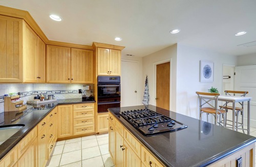 Santa Barbara Casa | Summerland Home w/ Beach Supplies: Walk to Beach!