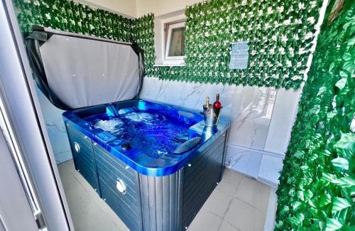 Constanta Apartamento | SUMMERLAND Sea View Penthouse & Jacuzzi
