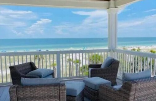 Port St. Joe Casa | Summer’s Almost Gone! Book Lovely Day Now–Private Pool & Steps to the Beach!