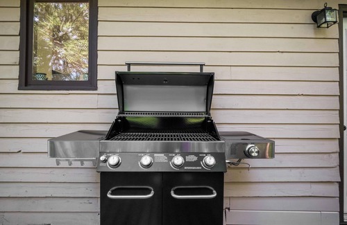 Summersville Casa | Summersville 3-Bedroom Retreat with Hot Tub, Game Room and Spacious Outdoor Deck