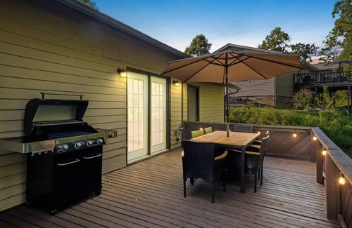 Summersville Casa | Summersville 3-Bedroom Retreat with Hot Tub, Game Room and Spacious Outdoor Deck
