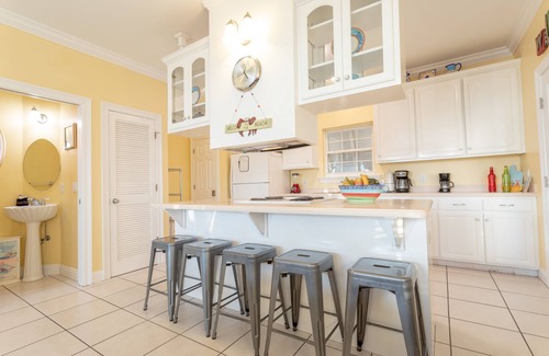 Lullwater Beach Casa | Al otro lado de la calle de la playa - Cerca de Pier Park - ¡Para 6 personas!