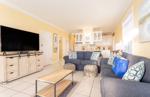 Lullwater Beach Casa | Al otro lado de la calle de la playa - Cerca de Pier Park - ¡Para 6 personas!