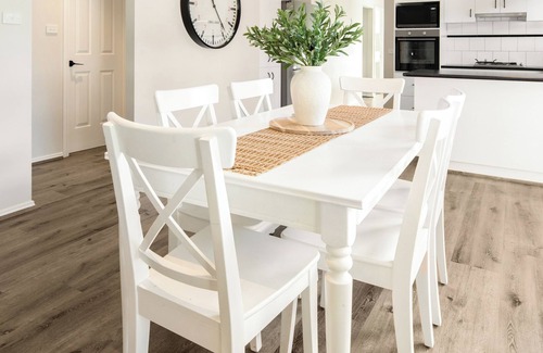 Sydenham Casa | Cozy 4BR Home by Melb Airport, CBD & Watergardens