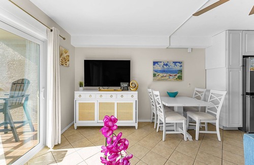 Upper Grand Lagoon Condominio | Summit 926 Gulf front, 1 Bedroom, 1/2 Bathrooms, Sleeps 6/ Beach Chairs Included