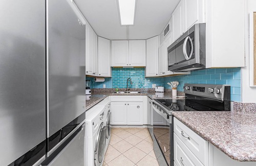 Upper Grand Lagoon Condominio | Summit 926 Gulf front, 1 Bedroom, 1/2 Bathrooms, Sleeps 6/ Beach Chairs Included