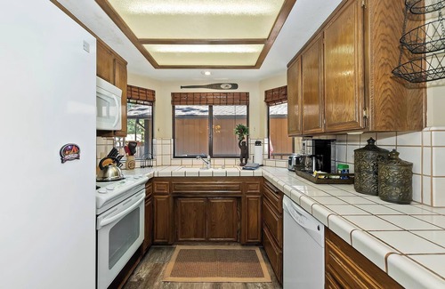 Summit Estates Cabina | Summit Adventure Condo by Destination Big Bear: Steps from Snow Summit Resort! Multiple Balconies!