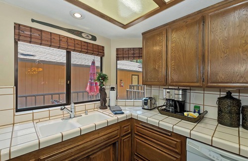 Summit Estates Cabina | Summit Adventure Condo by Destination Big Bear: Steps from Snow Summit Resort! Multiple Balconies!