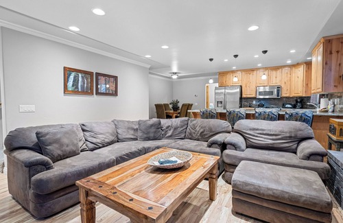 Summit Estates Cabina | Summit Condo - Luxury Condo, Walk to Slopes, Fireplace