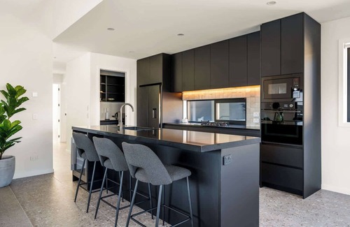 Frankton Casa | Summit Escape, Hot Tub, Fireplace, BBQ, AC & Views