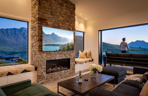 Frankton Casa | Summit Escape Hot Tub & Panoramic Beauty