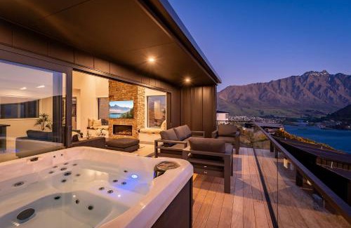 Frankton Casa | Summit Escape Hot Tub & Panoramic Beauty