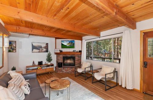 Big Bear Lake Chalet De Esquí | Summit Happy Cabin with HOT TUB! HIGH SPEED EV HOOKUP, CLOSE TO SLOPES